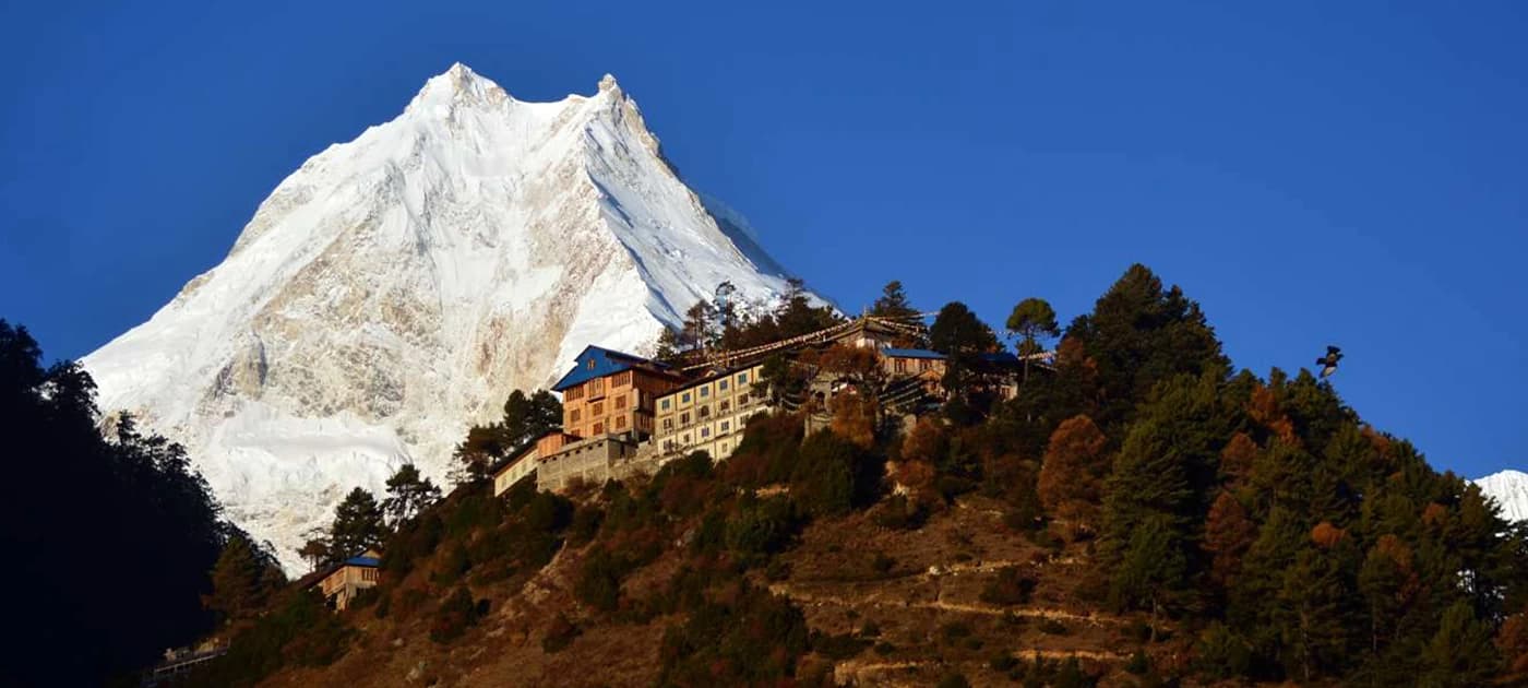 What kind of snacks and bars you should take with yourself on the trek?