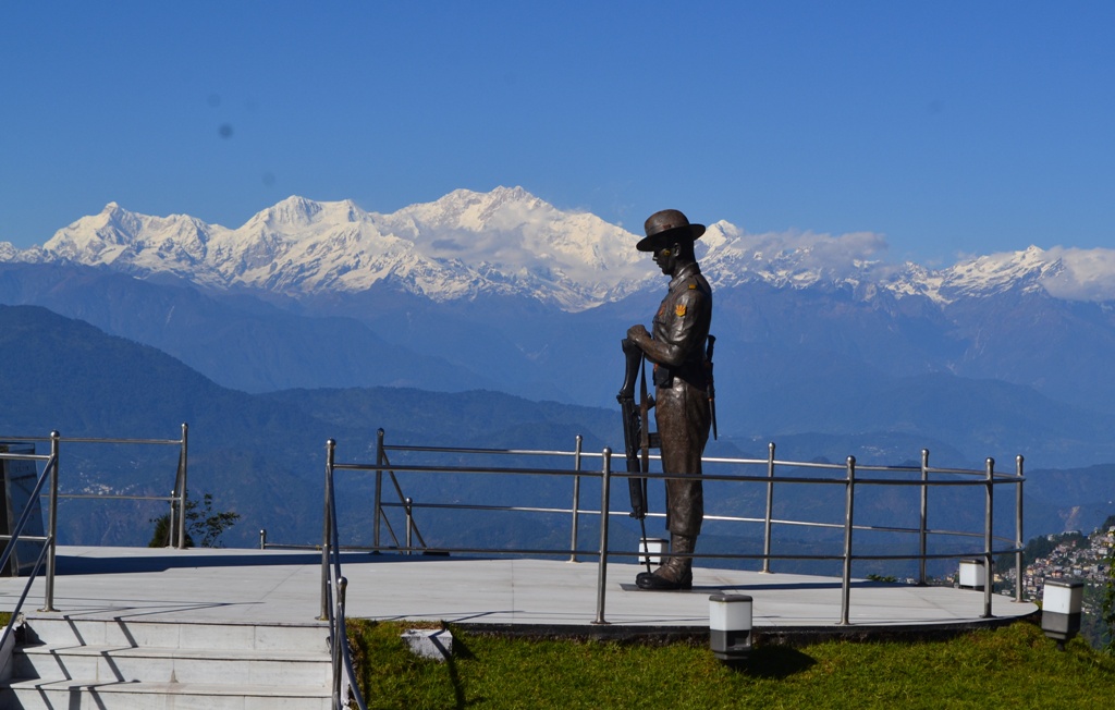 batasia_loopin_darjeeling