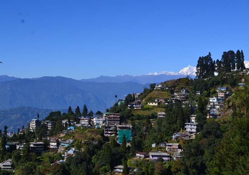 Back droop of Darjeeling village with mountain - www.ashmitatrek.com